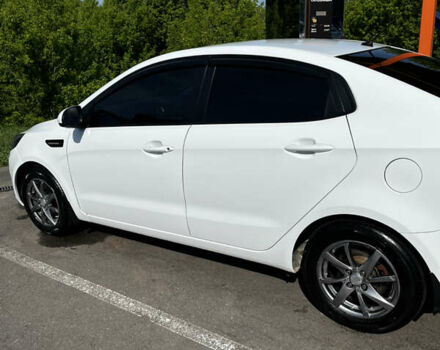 Белый Киа Рио, объемом двигателя 1.4 л и пробегом 185 тыс. км за 8500 $, фото 4 на Automoto.ua