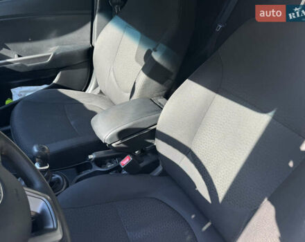 Білий Кіа Ріо, об'ємом двигуна 1.4 л та пробігом 84 тис. км за 9200 $, фото 14 на Automoto.ua