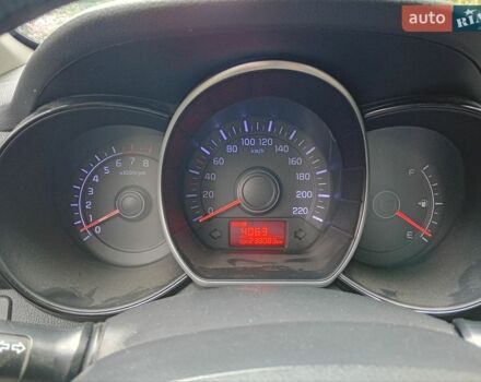 Белый Киа Рио, объемом двигателя 1.4 л и пробегом 250 тыс. км за 7800 $, фото 5 на Automoto.ua
