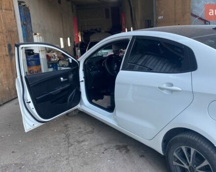 Белый Киа Рио, объемом двигателя 1.4 л и пробегом 270 тыс. км за 7500 $, фото 6 на Automoto.ua