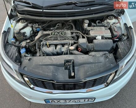 Белый Киа Рио, объемом двигателя 1.59 л и пробегом 143 тыс. км за 10500 $, фото 2 на Automoto.ua