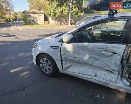 Белый Киа Рио, объемом двигателя 1.4 л и пробегом 108 тыс. км за 4000 $, фото 8 на Automoto.ua