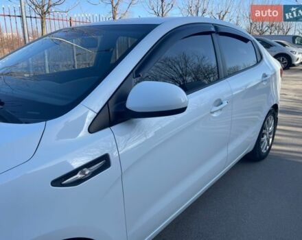 Белый Киа Рио, объемом двигателя 1.4 л и пробегом 216 тыс. км за 7400 $, фото 6 на Automoto.ua