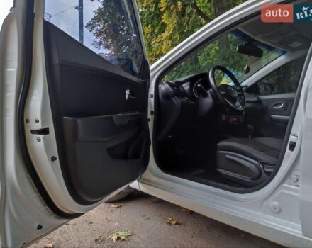 Белый Киа Рио, объемом двигателя 1.59 л и пробегом 172 тыс. км за 9000 $, фото 10 на Automoto.ua