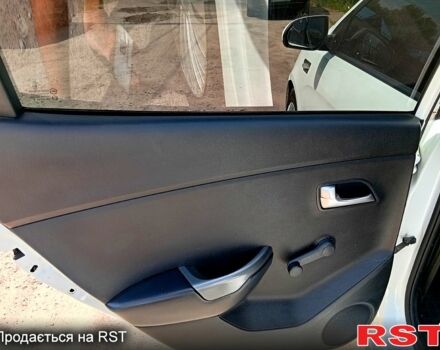 Білий Кіа Ріо, об'ємом двигуна 1.4 л та пробігом 213 тис. км за 7800 $, фото 11 на Automoto.ua