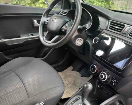 Белый Киа Рио, объемом двигателя 1.4 л и пробегом 270 тыс. км за 7500 $, фото 7 на Automoto.ua