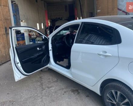 Белый Киа Рио, объемом двигателя 1.4 л и пробегом 270 тыс. км за 7500 $, фото 6 на Automoto.ua
