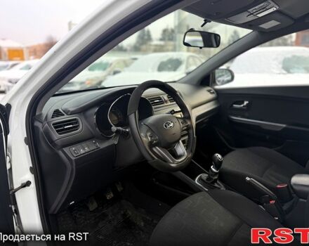 Білий Кіа Ріо, об'ємом двигуна 1.6 л та пробігом 14800 тис. км за 7800 $, фото 6 на Automoto.ua