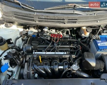 Білий Кіа Ріо, об'ємом двигуна 1.4 л та пробігом 210 тис. км за 5800 $, фото 21 на Automoto.ua