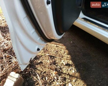 Білий Кіа Ріо, об'ємом двигуна 1.4 л та пробігом 87 тис. км за 8000 $, фото 9 на Automoto.ua