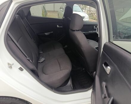 Белый Киа Рио, объемом двигателя 1.4 л и пробегом 110 тыс. км за 8500 $, фото 3 на Automoto.ua