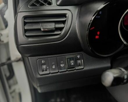 Білий Кіа Ріо, об'ємом двигуна 1.59 л та пробігом 238 тис. км за 6900 $, фото 4 на Automoto.ua