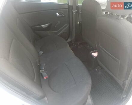 Белый Киа Рио, объемом двигателя 1.4 л и пробегом 156 тыс. км за 6300 $, фото 4 на Automoto.ua