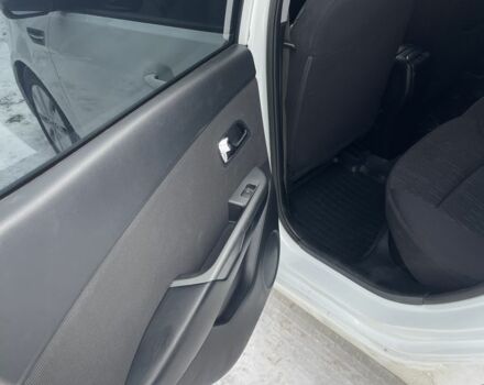 Білий Кіа Ріо, об'ємом двигуна 1.6 л та пробігом 148 тис. км за 7550 $, фото 12 на Automoto.ua