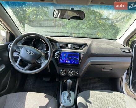 Белый Киа Рио, объемом двигателя 1.4 л и пробегом 270 тыс. км за 7500 $, фото 4 на Automoto.ua