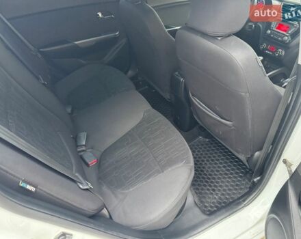 Белый Киа Рио, объемом двигателя 1.6 л и пробегом 173 тыс. км за 7800 $, фото 9 на Automoto.ua