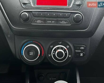 Белый Киа Рио, объемом двигателя 1.4 л и пробегом 125 тыс. км за 8000 $, фото 17 на Automoto.ua