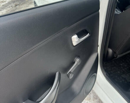 Белый Киа Рио, объемом двигателя 1.4 л и пробегом 178 тыс. км за 7500 $, фото 22 на Automoto.ua