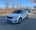 Белый Киа Рио, объемом двигателя 1.4 л и пробегом 216 тыс. км за 7400 $, фото 2 на Automoto.ua