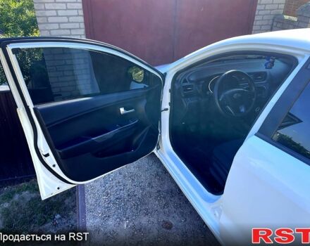 Білий Кіа Ріо, об'ємом двигуна 1.4 л та пробігом 0 тис. км за 6000 $, фото 4 на Automoto.ua
