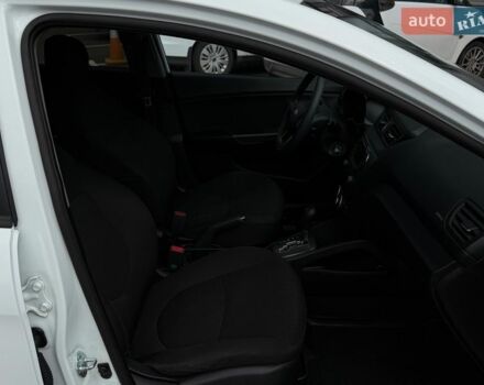 Білий Кіа Ріо, об'ємом двигуна 1.4 л та пробігом 139 тис. км за 8200 $, фото 40 на Automoto.ua