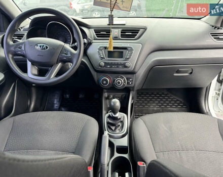Белый Киа Рио, объемом двигателя 1.4 л и пробегом 162 тыс. км за 7500 $, фото 6 на Automoto.ua