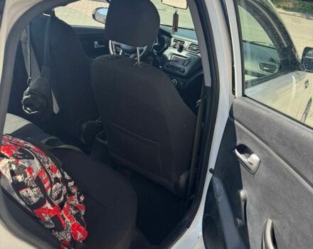 Белый Киа Рио, объемом двигателя 1.4 л и пробегом 238 тыс. км за 5500 $, фото 12 на Automoto.ua