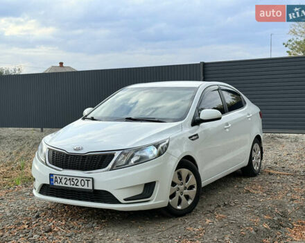 Білий Кіа Ріо, об'ємом двигуна 1.4 л та пробігом 299 тис. км за 5800 $, фото 27 на Automoto.ua
