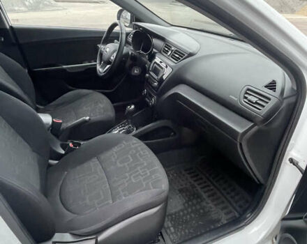 Білий Кіа Ріо, об'ємом двигуна 1.6 л та пробігом 125 тис. км за 8200 $, фото 6 на Automoto.ua