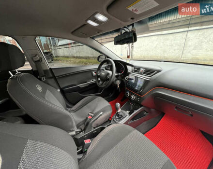 Белый Киа Рио, объемом двигателя 1.4 л и пробегом 246 тыс. км за 6550 $, фото 27 на Automoto.ua