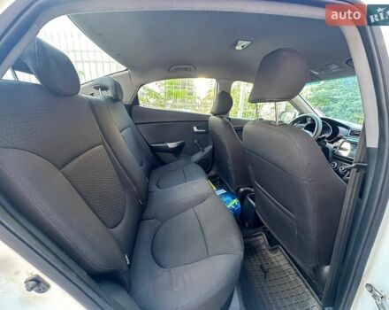 Білий Кіа Ріо, об'ємом двигуна 1.4 л та пробігом 214 тис. км за 6600 $, фото 14 на Automoto.ua