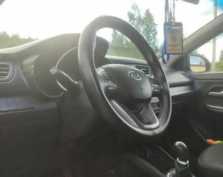 Белый Киа Рио, объемом двигателя 1.4 л и пробегом 215 тыс. км за 5650 $, фото 5 на Automoto.ua