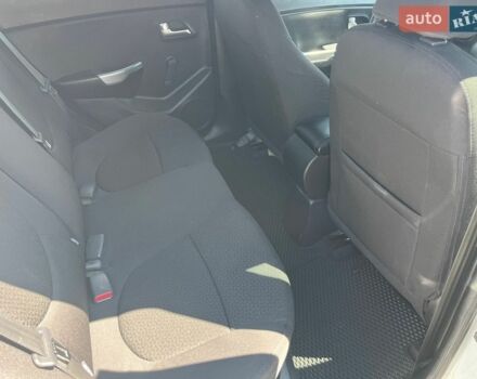 Белый Киа Рио, объемом двигателя 1.4 л и пробегом 178 тыс. км за 6800 $, фото 8 на Automoto.ua