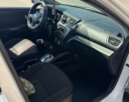 Білий Кіа Ріо, об'ємом двигуна 1.4 л та пробігом 221 тис. км за 5999 $, фото 11 на Automoto.ua