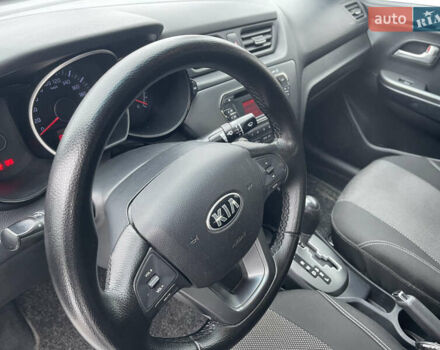 Білий Кіа Ріо, об'ємом двигуна 1.4 л та пробігом 216 тис. км за 7850 $, фото 35 на Automoto.ua