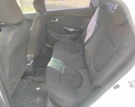 Білий Кіа Ріо, об'ємом двигуна 1.4 л та пробігом 265 тис. км за 5713 $, фото 8 на Automoto.ua