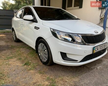 Белый Киа Рио, объемом двигателя 1.4 л и пробегом 195 тыс. км за 7500 $, фото 4 на Automoto.ua