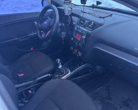 Белый Киа Рио, объемом двигателя 1.4 л и пробегом 130 тыс. км за 6900 $, фото 2 на Automoto.ua