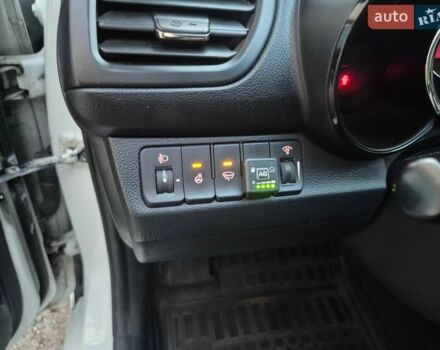 Белый Киа Рио, объемом двигателя 1.6 л и пробегом 156 тыс. км за 8700 $, фото 15 на Automoto.ua
