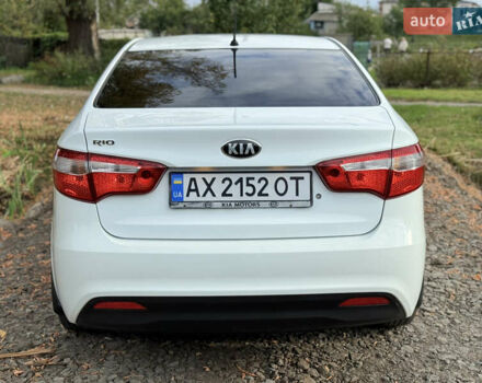 Білий Кіа Ріо, об'ємом двигуна 1.4 л та пробігом 299 тис. км за 5800 $, фото 5 на Automoto.ua