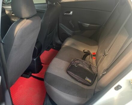 Белый Киа Рио, объемом двигателя 1.4 л и пробегом 255 тыс. км за 7000 $, фото 6 на Automoto.ua