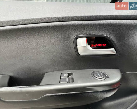 Белый Киа Рио, объемом двигателя 1.4 л и пробегом 246 тыс. км за 6550 $, фото 8 на Automoto.ua