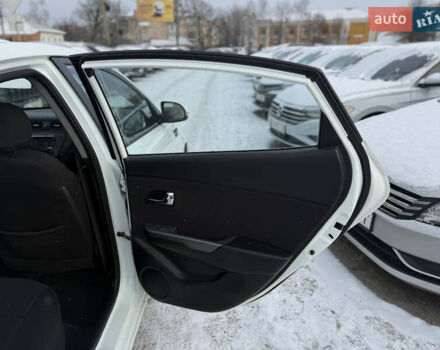 Белый Киа Рио, объемом двигателя 1.6 л и пробегом 148 тыс. км за 7800 $, фото 16 на Automoto.ua