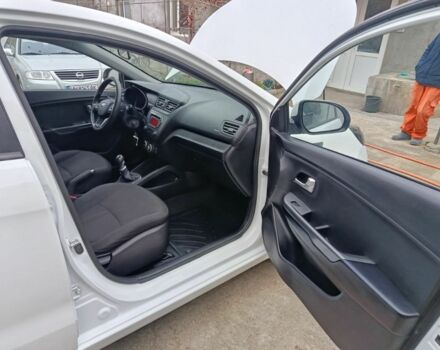Белый Киа Рио, объемом двигателя 1.4 л и пробегом 110 тыс. км за 8500 $, фото 4 на Automoto.ua