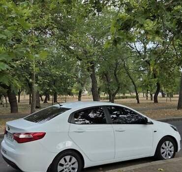 Белый Киа Рио, объемом двигателя 1.6 л и пробегом 126 тыс. км за 9000 $, фото 2 на Automoto.ua