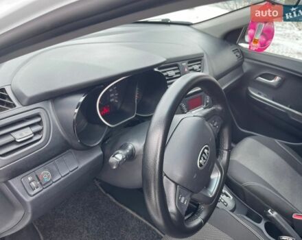 Белый Киа Рио, объемом двигателя 1.4 л и пробегом 216 тыс. км за 7400 $, фото 24 на Automoto.ua