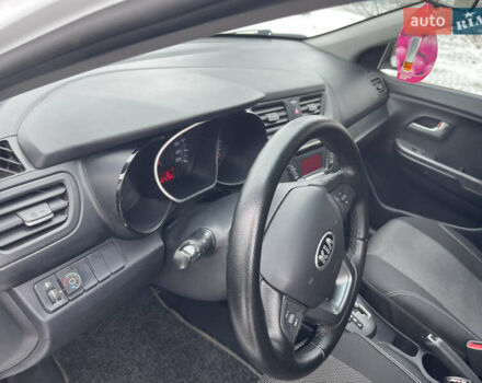 Білий Кіа Ріо, об'ємом двигуна 1.4 л та пробігом 216 тис. км за 7850 $, фото 30 на Automoto.ua
