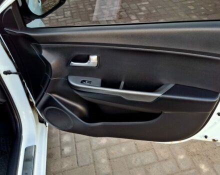 Белый Киа Рио, объемом двигателя 1.4 л и пробегом 87 тыс. км за 8750 $, фото 18 на Automoto.ua