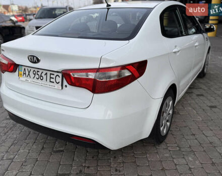 Білий Кіа Ріо, об'ємом двигуна 1.4 л та пробігом 169 тис. км за 5999 $, фото 3 на Automoto.ua