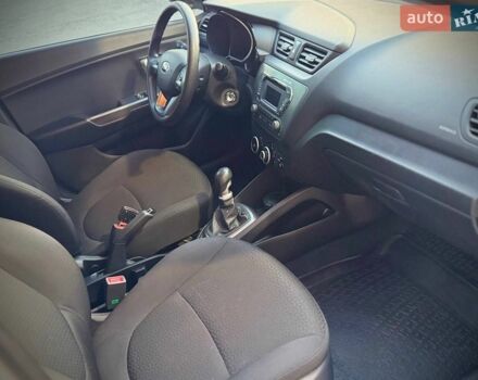 Белый Киа Рио, объемом двигателя 1.4 л и пробегом 73 тыс. км за 7950 $, фото 7 на Automoto.ua